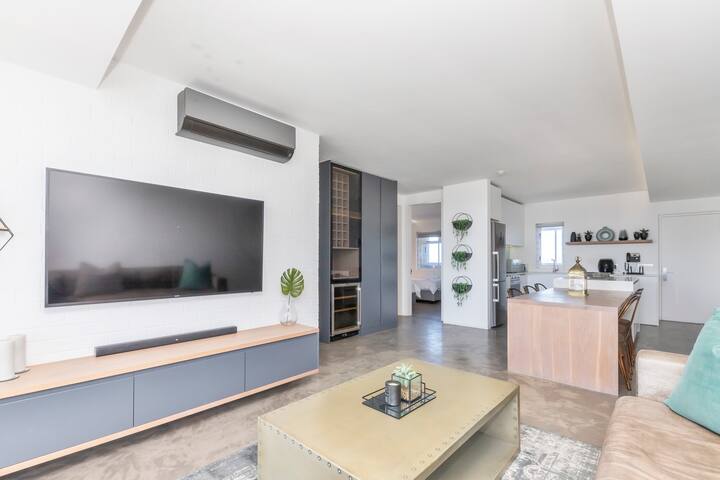 Modern Sea‑View Retreat • Pool + Inverter gallery image 3