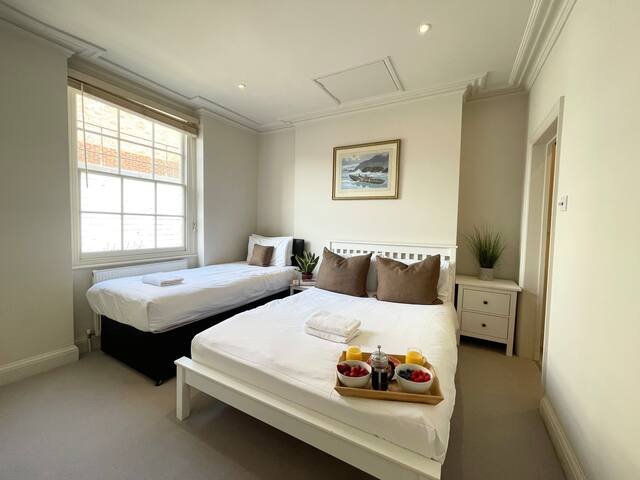 London Spacious 2 bed maisonette gallery image 3
