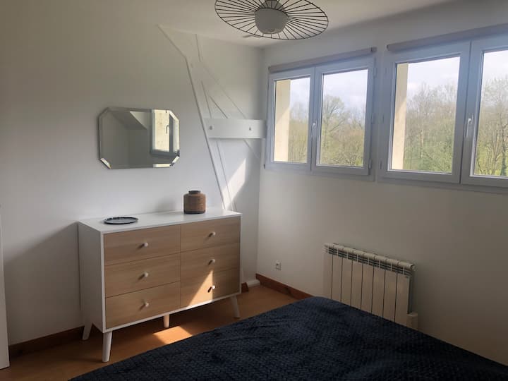 chumba cha kulala chenye kitanda mara mbili 160x200
Kabati la kujipambia