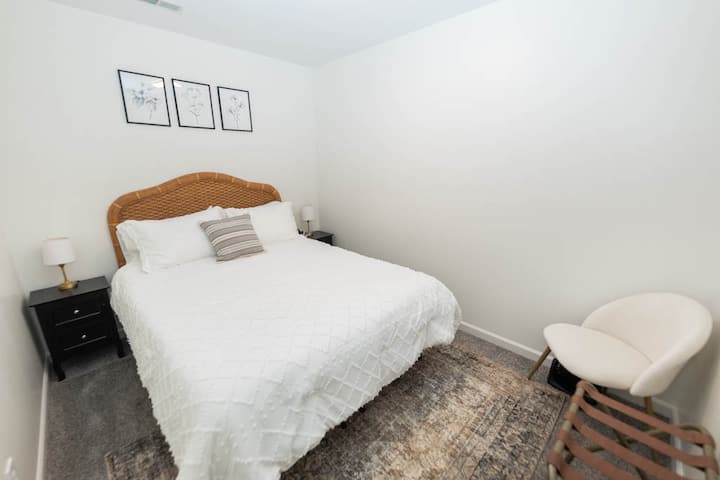 5th bedroom downstairs with queen size bed