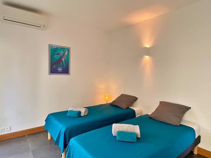 ห้องนอน #2 มีเครื่องปรับอากาศพร้อมเตียง 2 หลัง 90 x 200