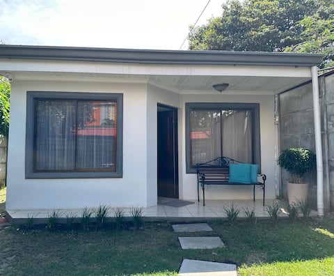 Alanna's House near to SJO Int'l Airport with HVAC