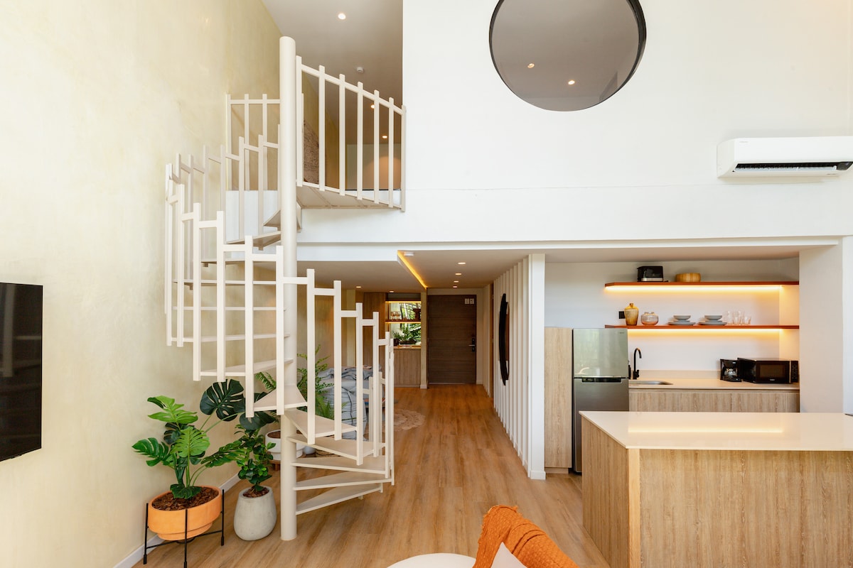 The Spot Bldg Penthouse 51 — photo 1
