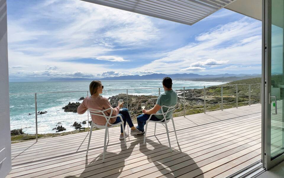 A white villa above Walker Bay's whale coast, De Kelders, Western Cape, South Africa, photo 7 of 10