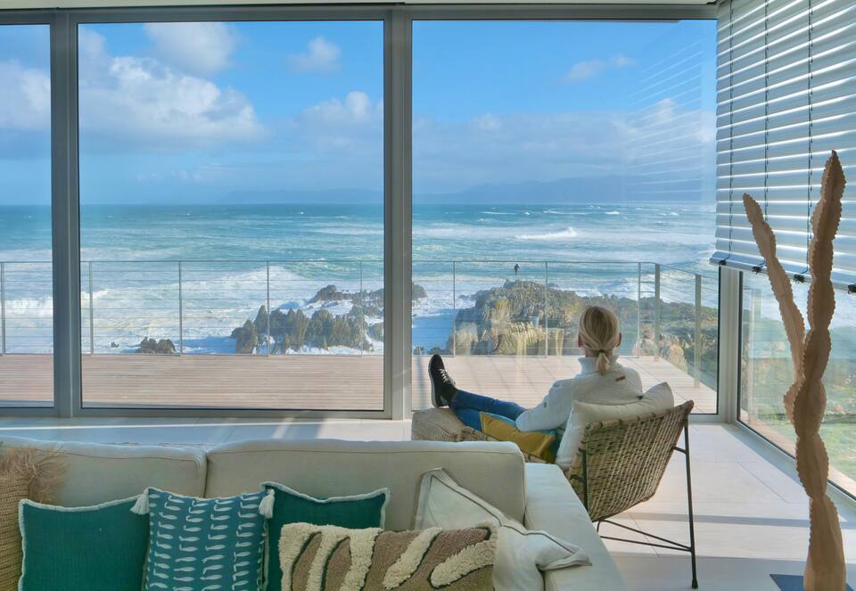 A white villa above Walker Bay's whale coast, De Kelders, Western Cape, South Africa, photo 8 of 10