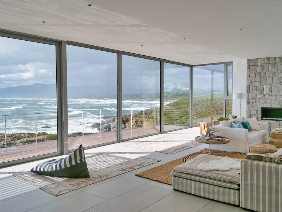 A white villa above Walker Bay's whale coast, De Kelders, Western Cape, South Africa, photo 6 of 10