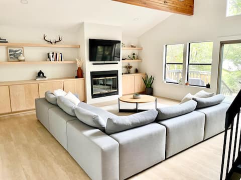 1 Mile to Razorback Stadium, Modern and Cozy