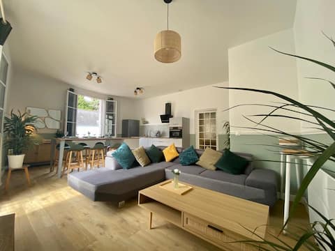 Top performing Airbnb: Elegance & Comfort in the Heart of Cholet! (100 m²) in Cholet