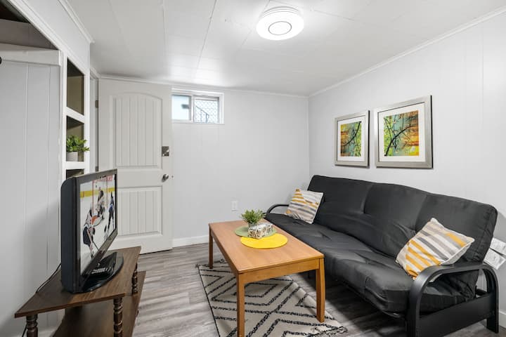 Beautiful Basement Private Suite / Prime Location - Winnipeg