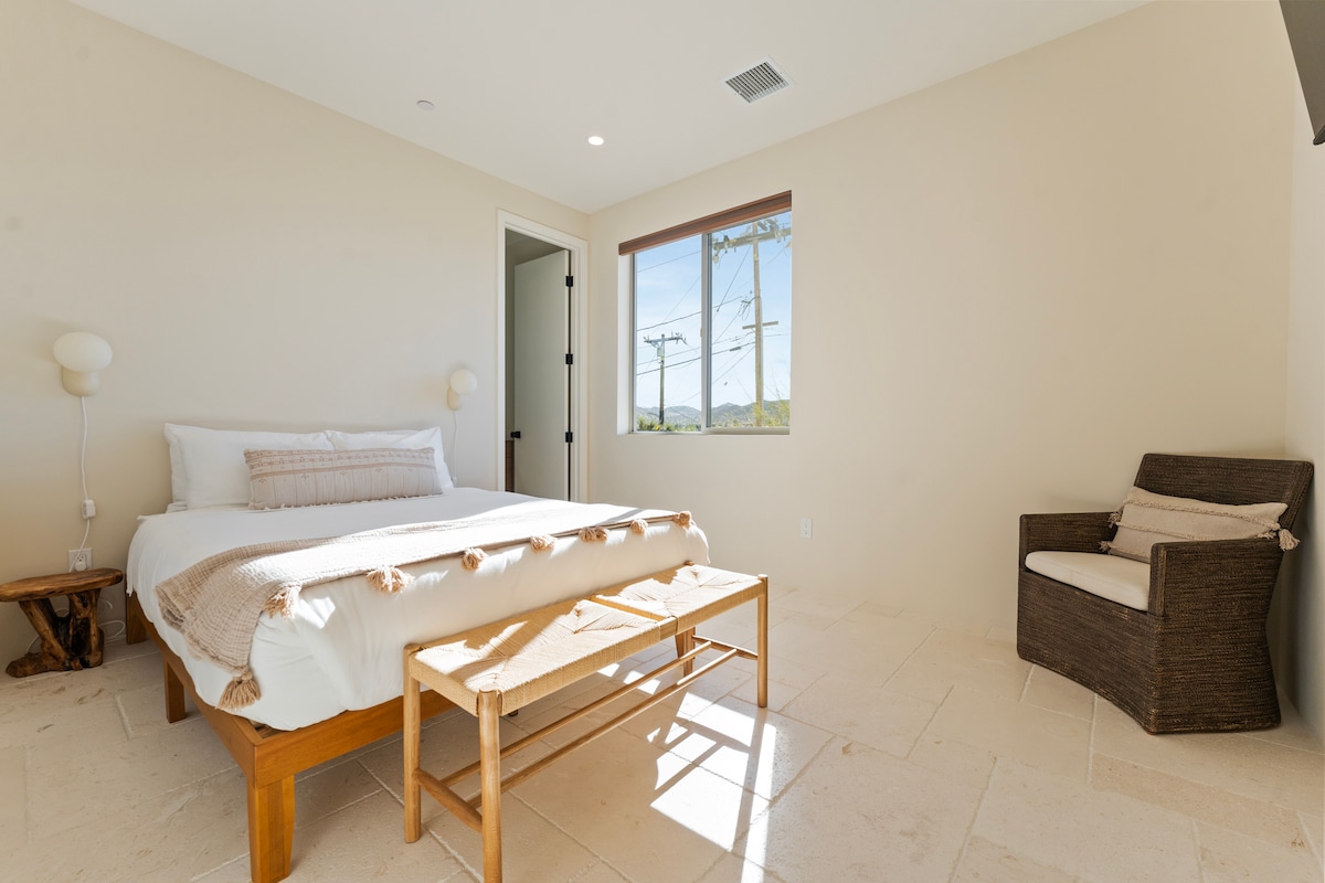 We've provided a mix of Casper and Dreamyblue pillows, so you can find the pillow that works best for you :)