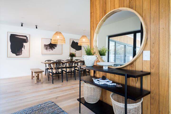 Coastal Luxe – Heated Pool, Tennis, Sauna, Acreage gallery image 4