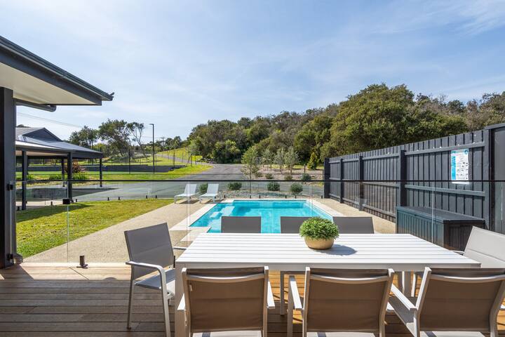 Coastal Luxe – Heated Pool, Tennis, Sauna, Acreage gallery image 3