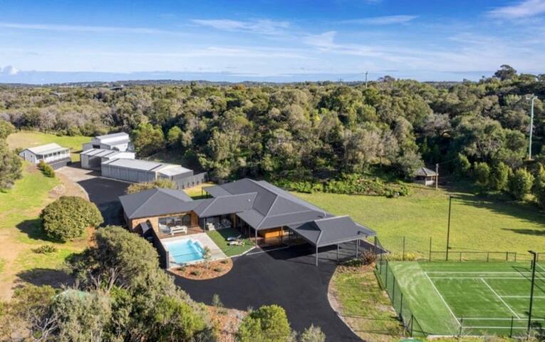 Coastal Luxe – Pool, Tennis, Sauna, Basketball