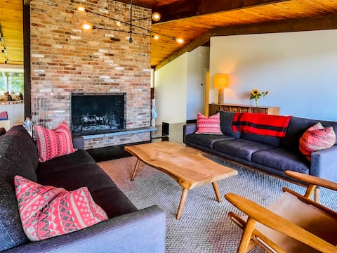 Mid-century Modern Mountain House! Renovated!