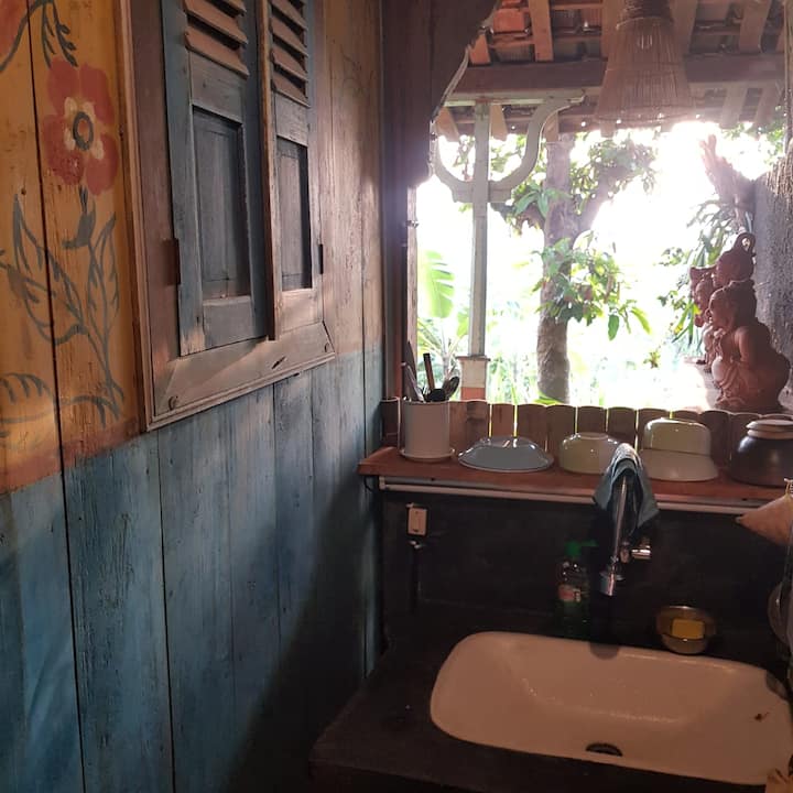 Joglo Gumuk- Antique House Surrounded By Farmlands - Yogyakarta