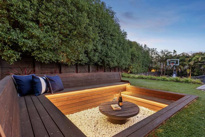 Luxury Retreat with Bay Views gallery image 3