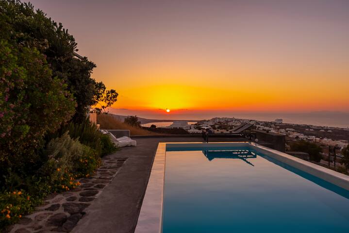 270 Oia’s View House I – private pool & hot tub gallery image 2