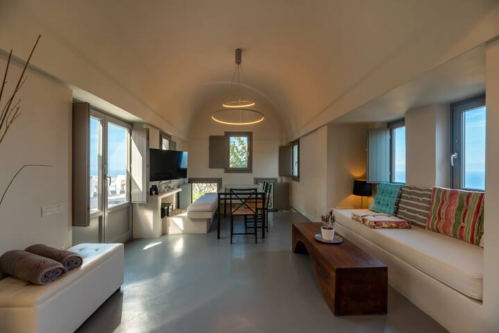 270 Oia’s View House I – private pool & hot tub gallery image 4