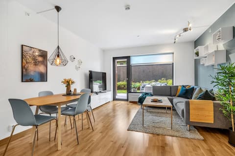 Successful Airbnb property: New family-friendly apartment, 5 beds, garage in Østbyen