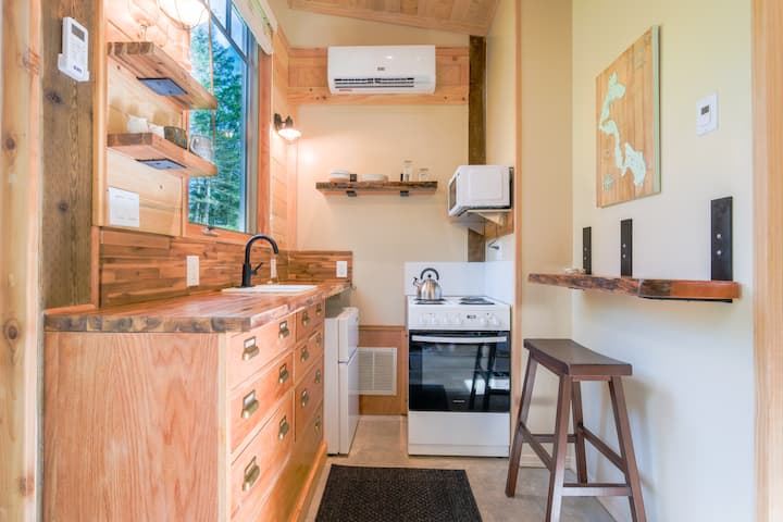 Whidbey Island Modern Cottage - Washington