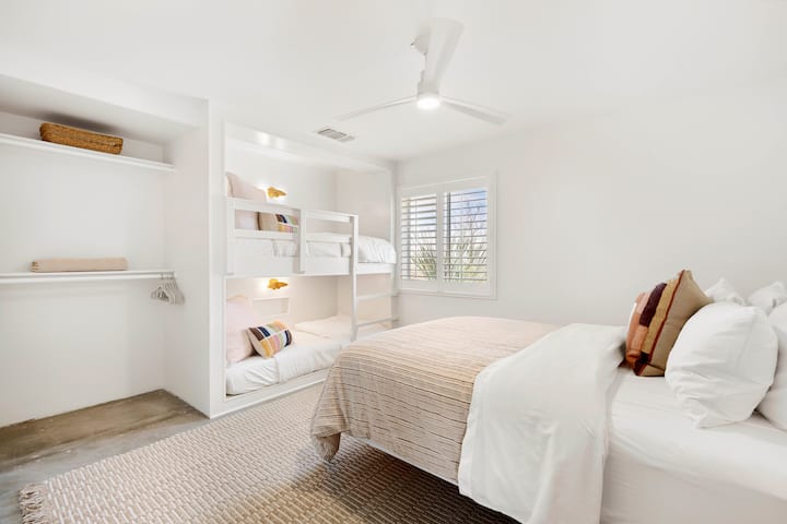 2 - ра спалня с двуетажни легла