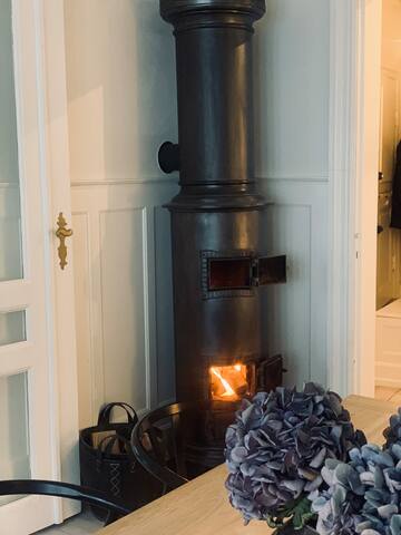 Cozy, Classic & perfect location gallery image 2