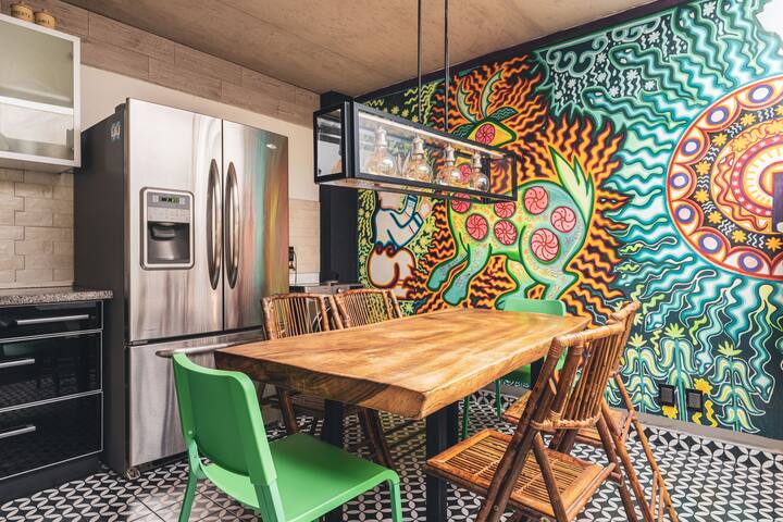 Exclusive 3-Story Boho Penthouse W/Private Terrace gallery image 4