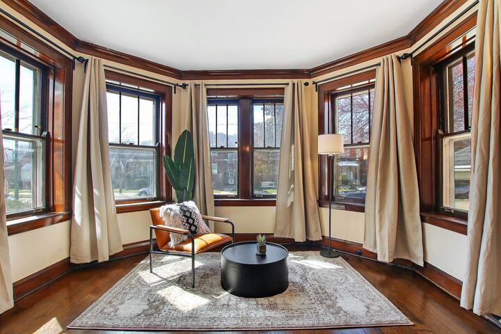 6BR Chicago Gem: Prime, Safe, Family-Friendly Hub gallery image 5