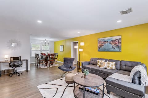 HotTub, King, PoolTable & FirePit
