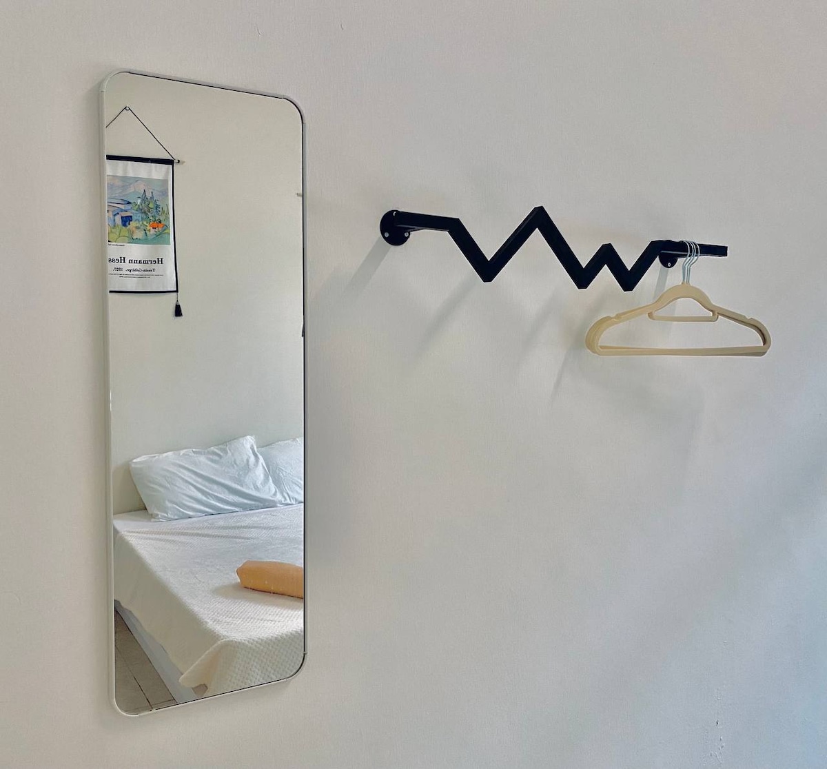 Každá izba má zrkadlo a vešiak na uteráky! 