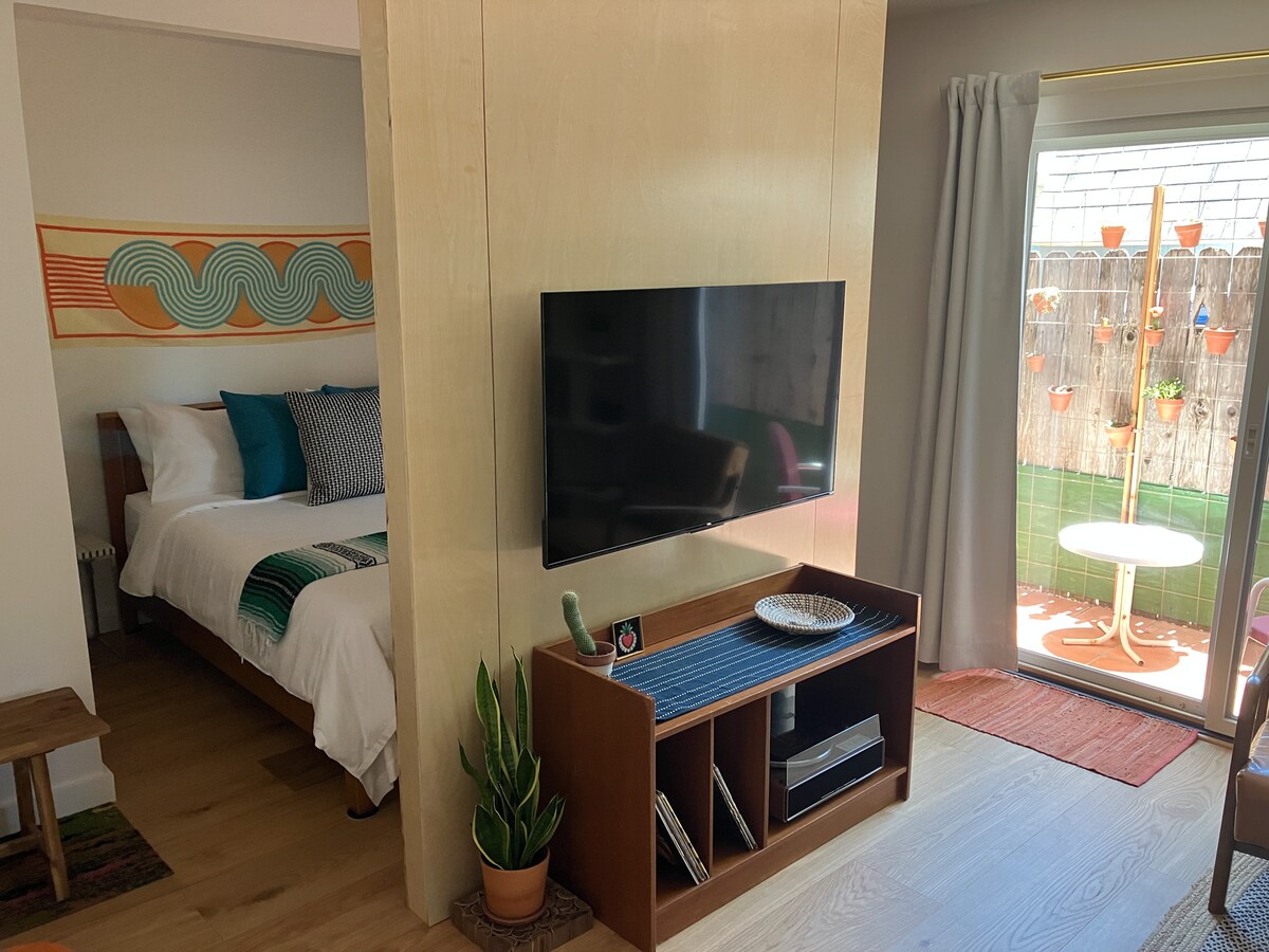 Cozy Casita with Covered Parking