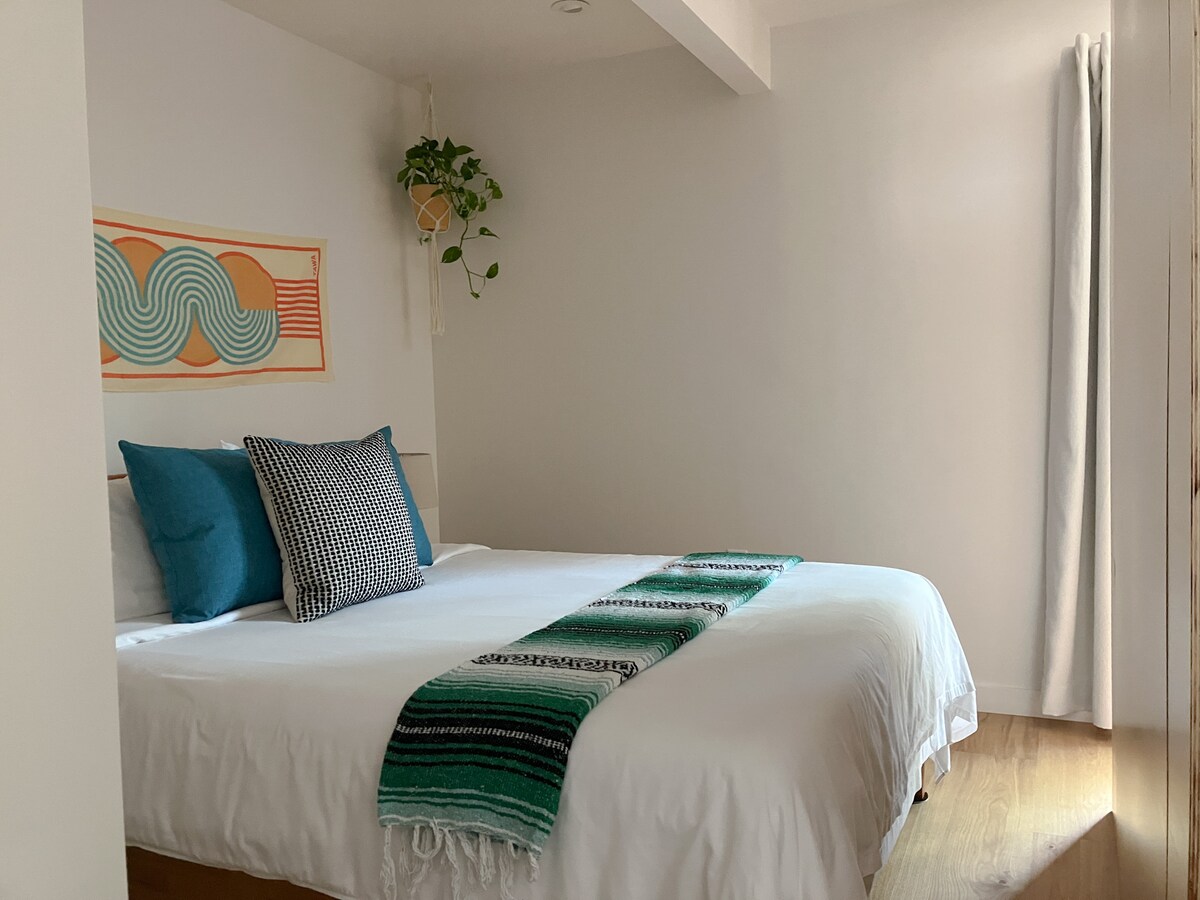 Cozy Casita with Covered Parking