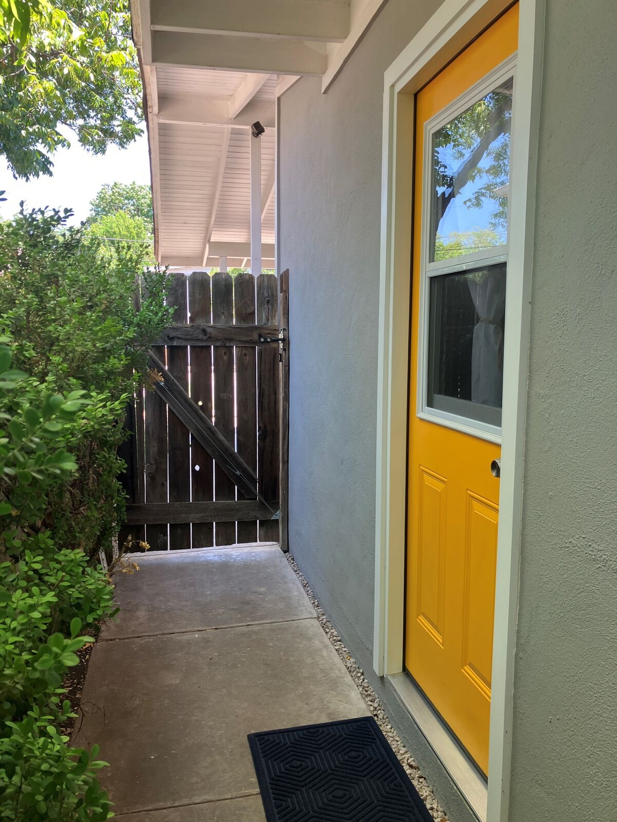 Cozy Casita with Covered Parking