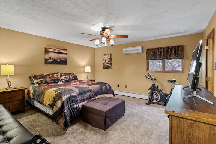 Master King bedroom with plenty of room, and you can even enjoy some exercise with a wood view into the golf course.