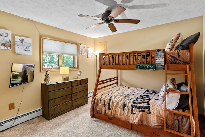 3rd bedroom with a full size bed on the bottom and a twin size bed on the top with plenty of closet space and everything you need!