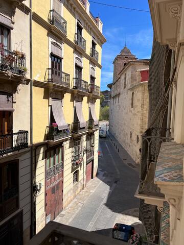 Charming Historic Flat in Central Valencia gallery image 2