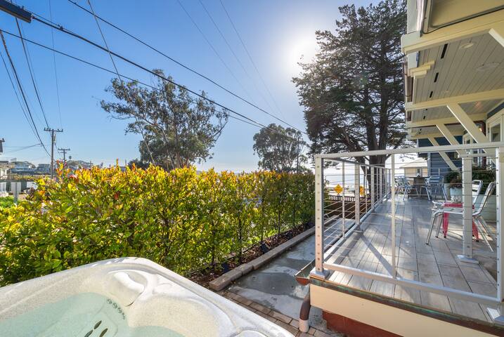 Beach Front Dream House! Hottub/E-Bikes/Surfboards gallery image 3