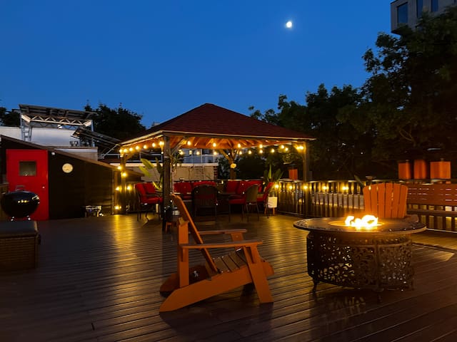 Private two bdrm w/ Rooftop Prime Park Slope gallery image 3