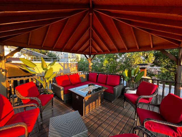 Private two bdrm w/ Rooftop Prime Park Slope gallery image 4