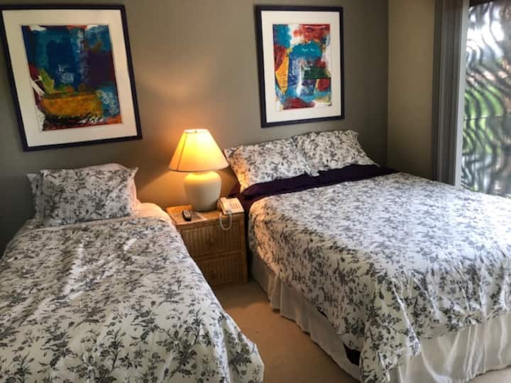 2 ° camera da letto con letto queen-size e letto singolo.