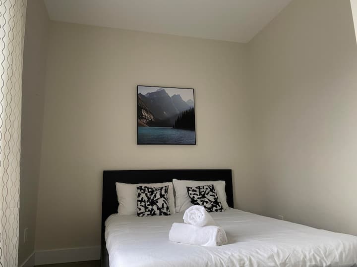Warmly satys Decarie 408 Central 1 bedroom apartment - 2