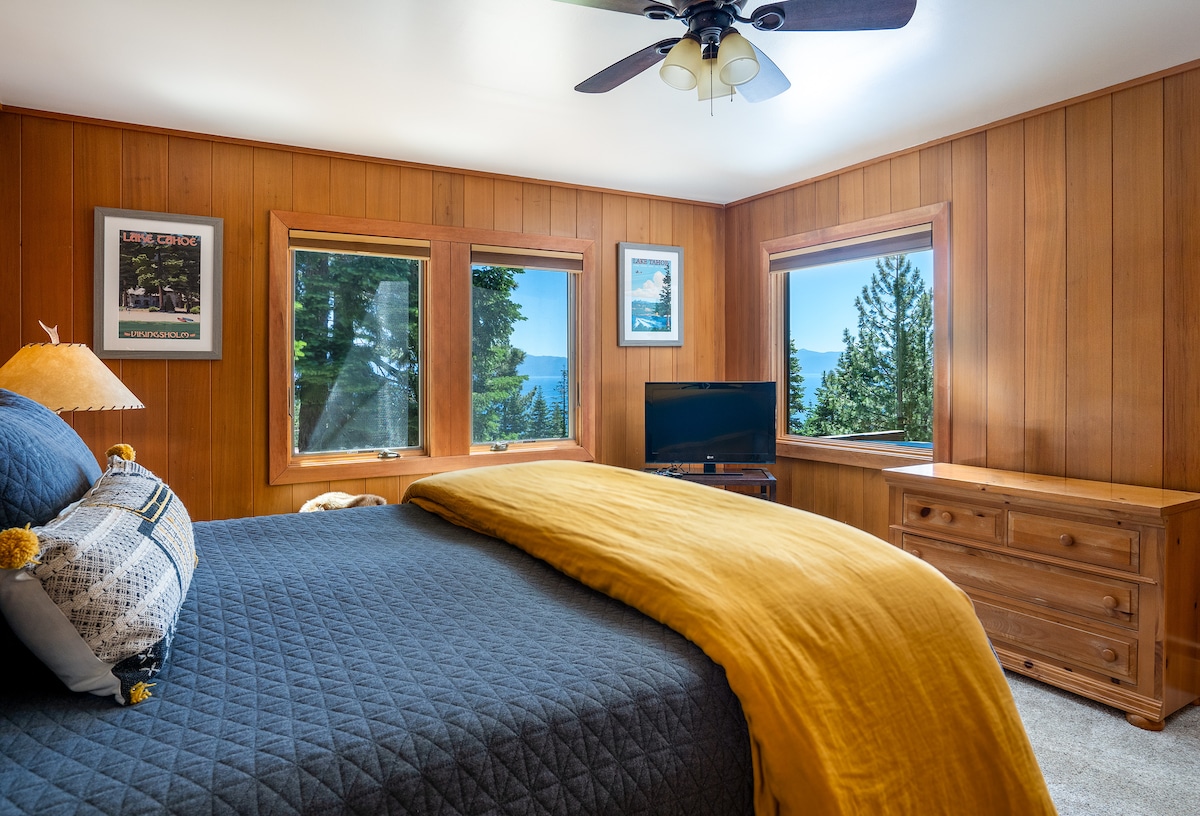 Гледките към езерото от втората спалня с двойно легло king size са легендарни! Луксозен матрак и спално бельо, както и специален термостат за индивидуален комфорт.