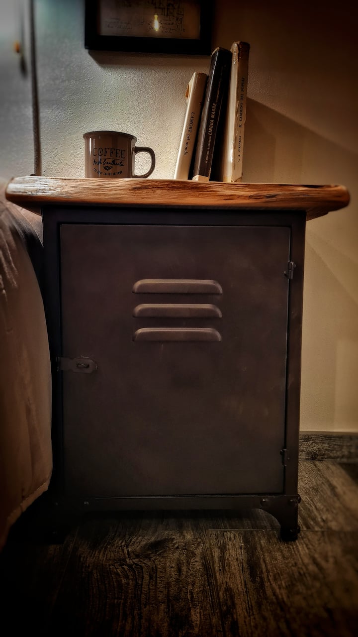 Kidogo hadi kwenye meza ya usiku...