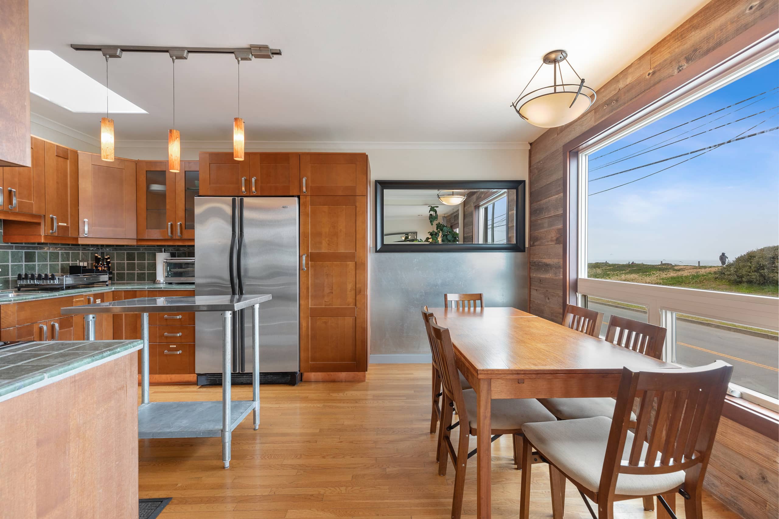 Home in San Francisco · ★4.7 · 4 bedrooms · 7 beds · 2 baths - Image 10