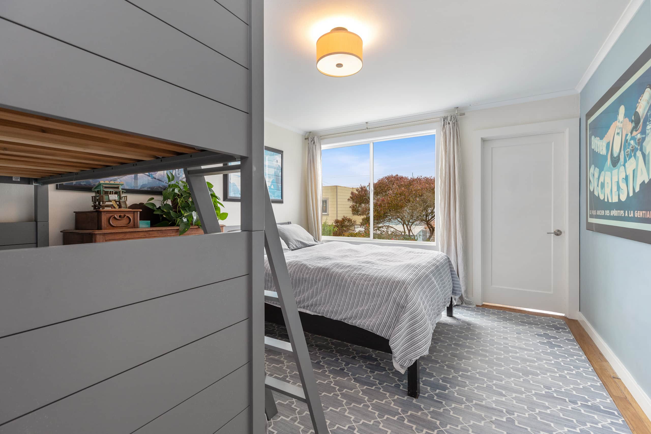 Home in San Francisco · ★4.7 · 4 bedrooms · 7 beds · 2 baths - Image 14