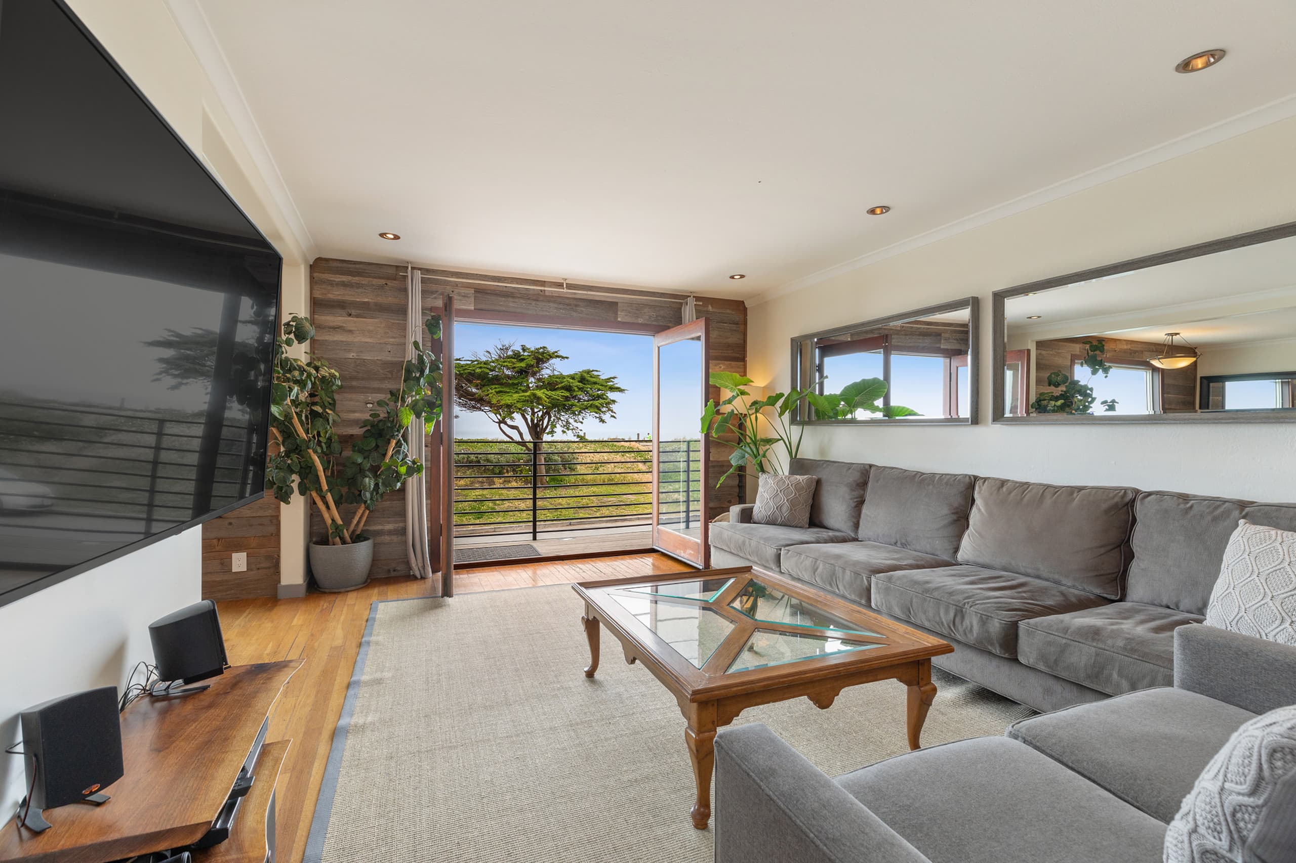 Home in San Francisco · ★4.7 · 4 bedrooms · 7 beds · 2 baths - Image 7