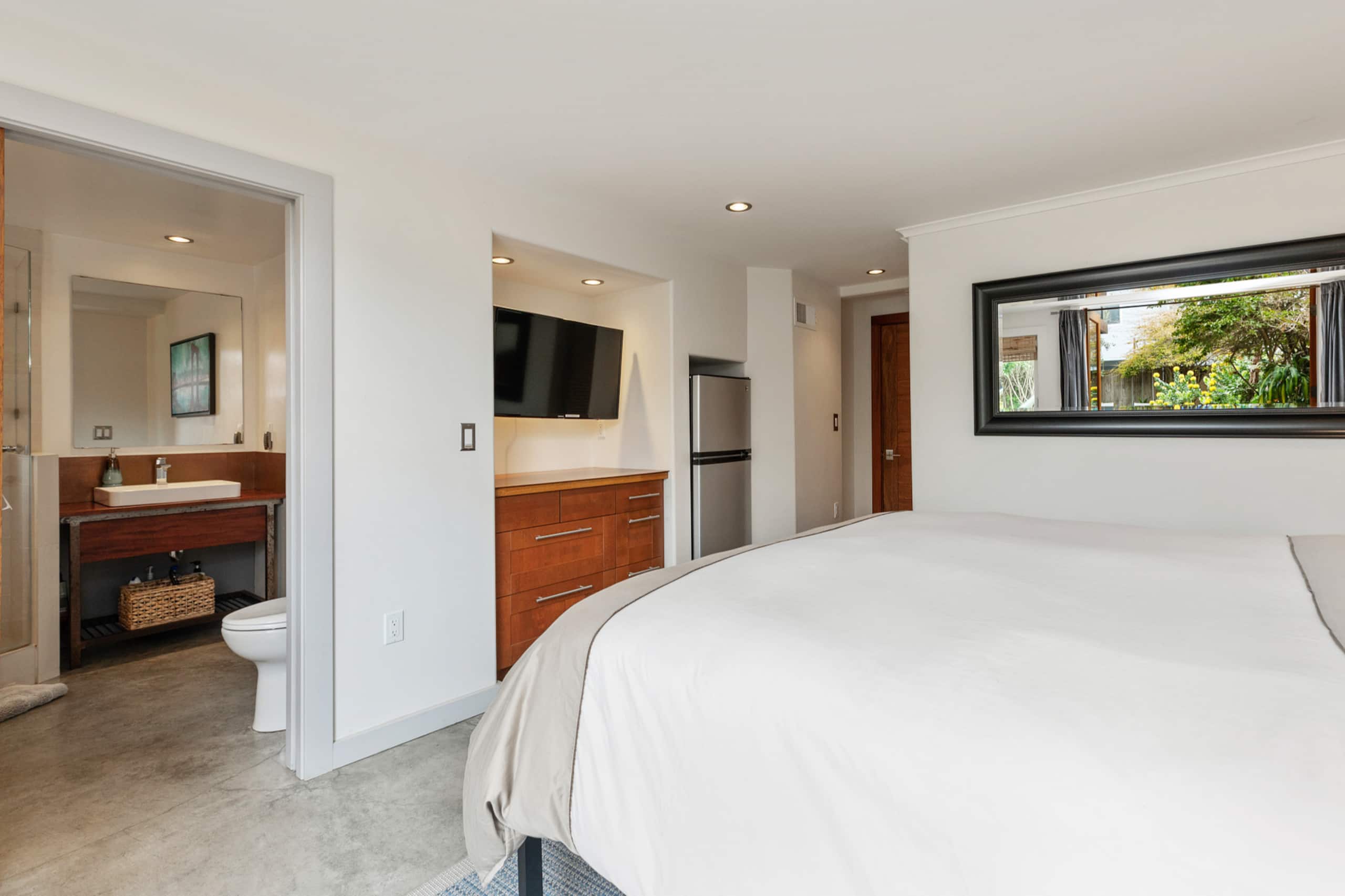 Home in San Francisco · ★4.7 · 4 bedrooms · 7 beds · 2 baths - Image 17
