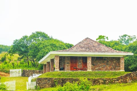 Luxury Rock Mountain View Villa Vagamon