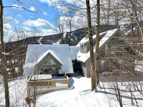 Sugarbush Ski-in/out + hot tub!