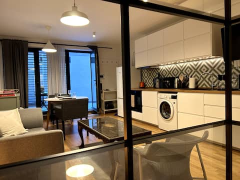 Convenient, lux STU in quiet LOC